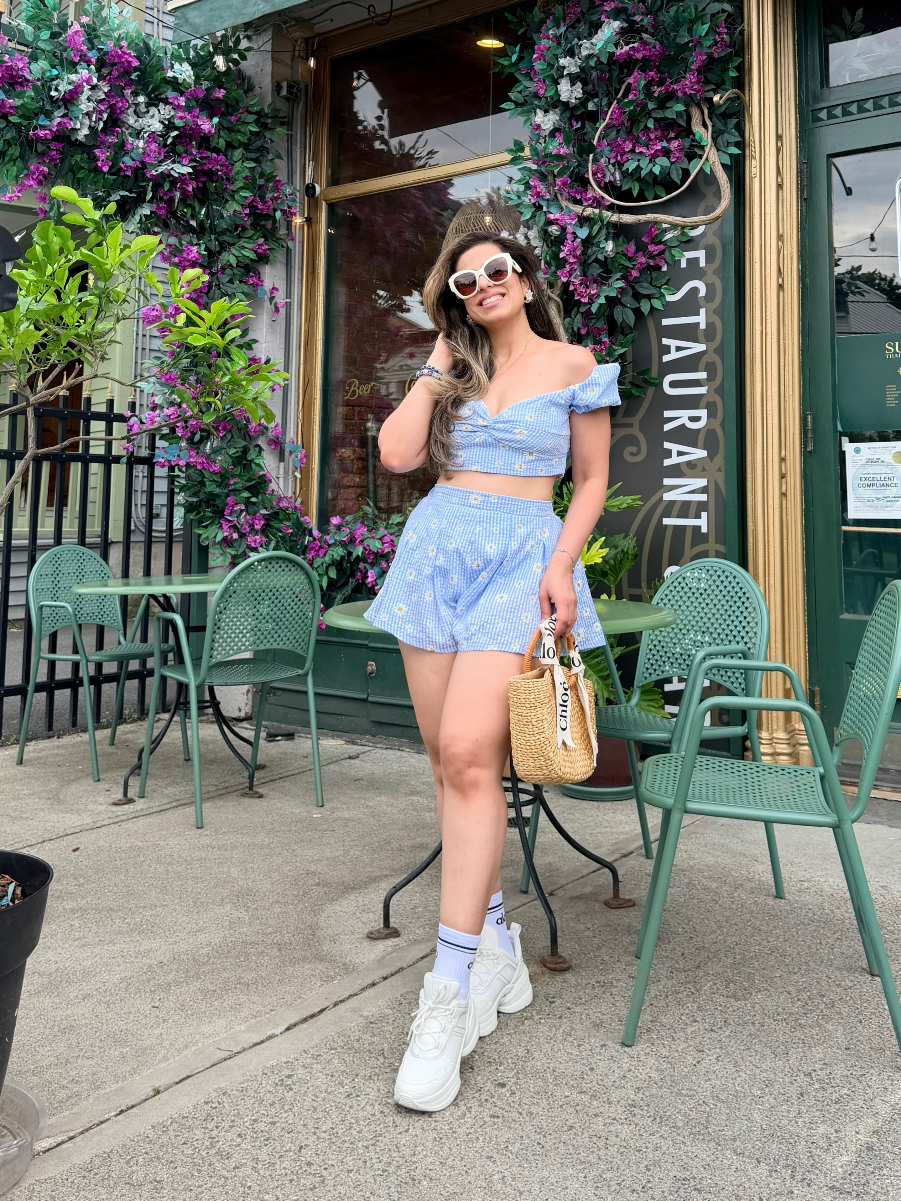 Just a cute little moment. ✨
.
.
.
Shoes @michaelkors 

.
.
#cutelook #cordset #summerlook
