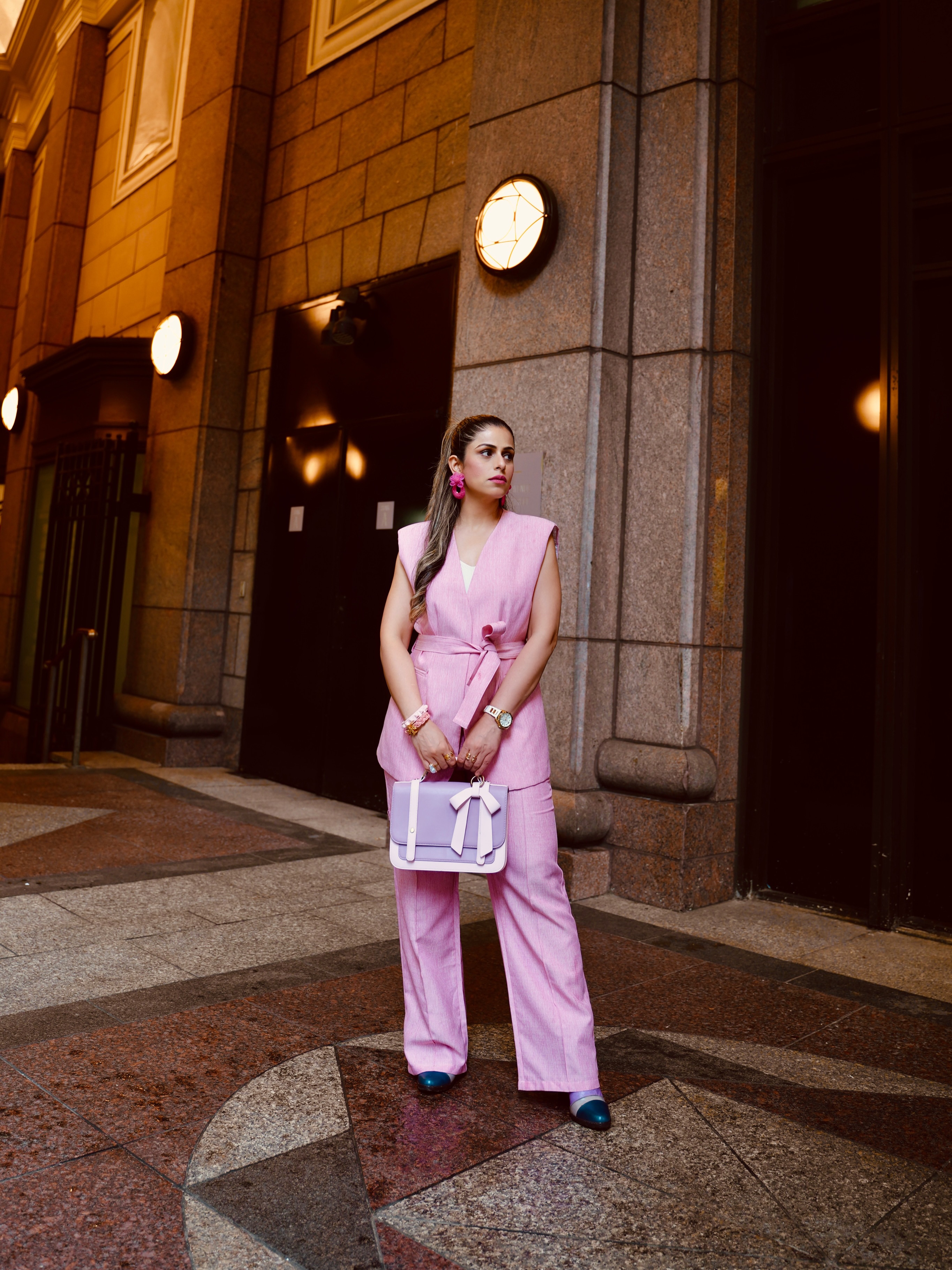 Who says power dressing can’t be pink? 🌸

Boots @superladystar 

#powersuit #blazer #boot