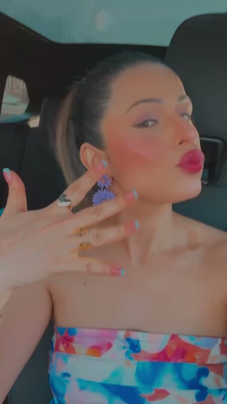 Roopsi Bansal's French-style gel false nails from Shein