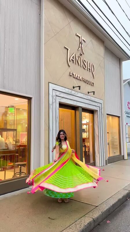 Roopsi Bansal wearing Tanishq Fine Line jewelry for the festive season