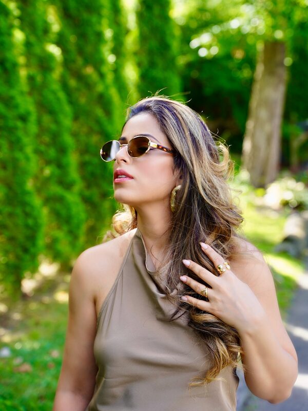 Roopsi Bansal wearing sunglasses from Eneklu