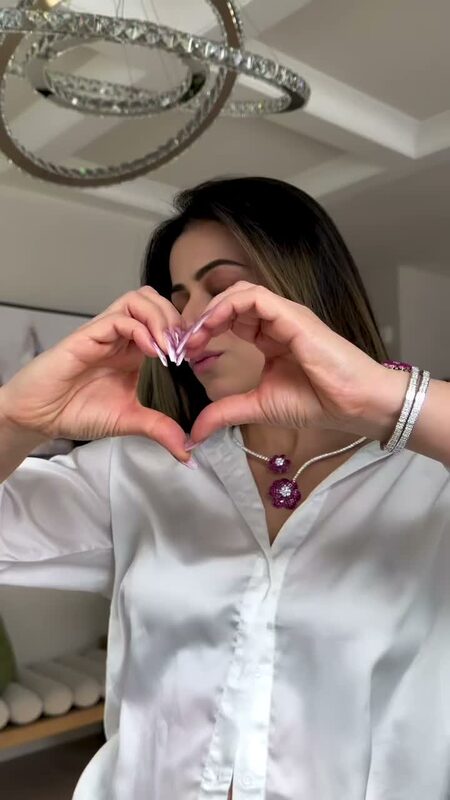 Roopsi Bansal wearing sparkling jewelry from Sayabling