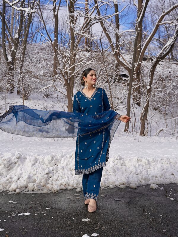 Roopsi Bansal wearing an ethnic look from Indya with Blossom Box Jewelry earrings